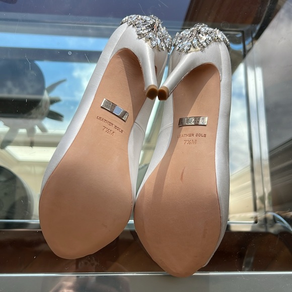 KIARA EMBELLISHED PEEP-TOE PUMP WHITE - Picture 17 of 17